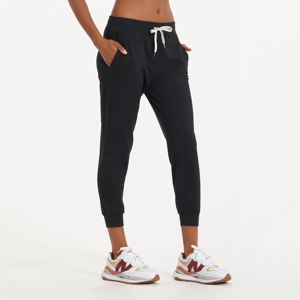 Vuori Performance Jogger in Black
